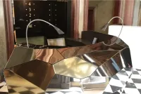 Réalisation peinture encre or sur toles inox pour la réalisation d'une banque d'accueil  en collaboration avec l'entreprise METALOBIL de Rezé (1)