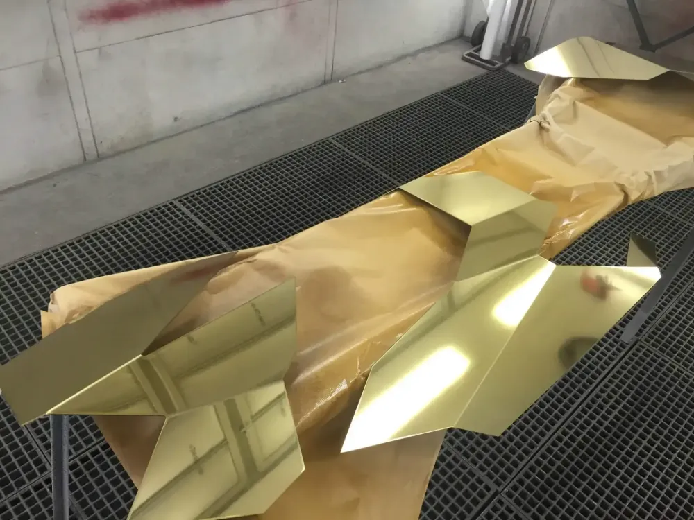 Réalisation peinture encre or sur toles inox pour la réalisation d'une banque d'accueil  en collaboration avec l'entreprise METALOBIL de Rezé (9)