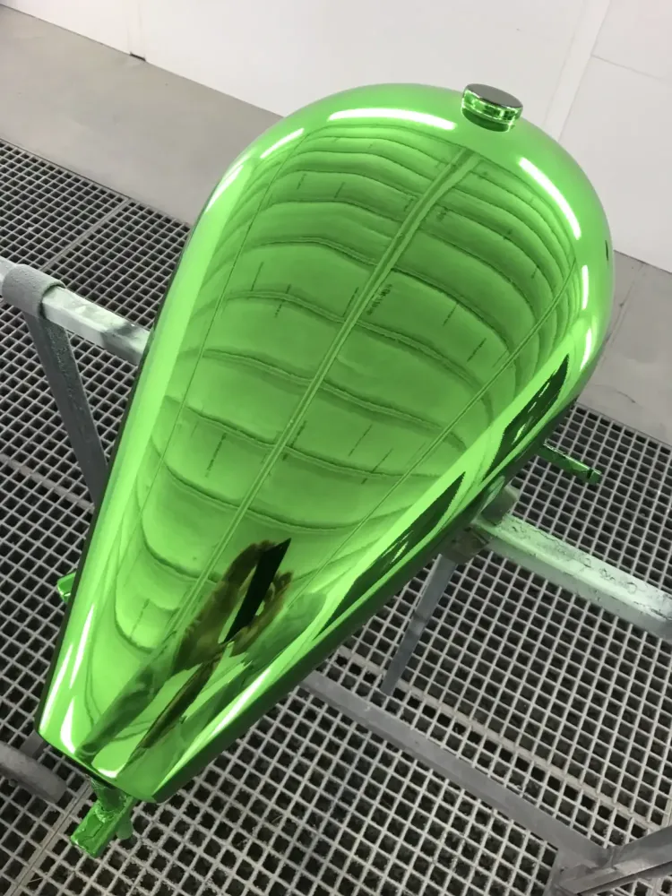 Harley – Chrome vert & lettrage déco