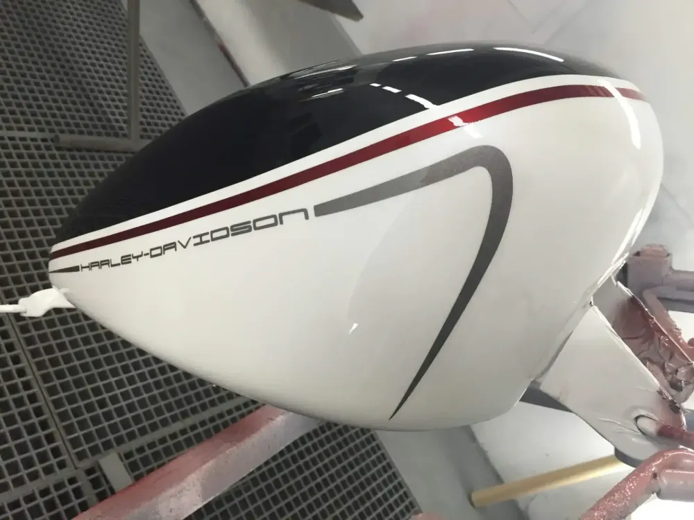 Harley Davidson – Redressage réservoir & peinture déco 3 tons (7)