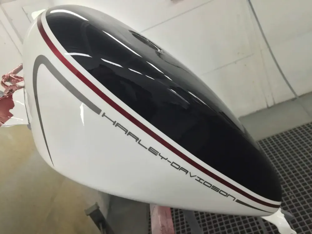 Harley Davidson – Redressage réservoir & peinture déco 3 tons (8)