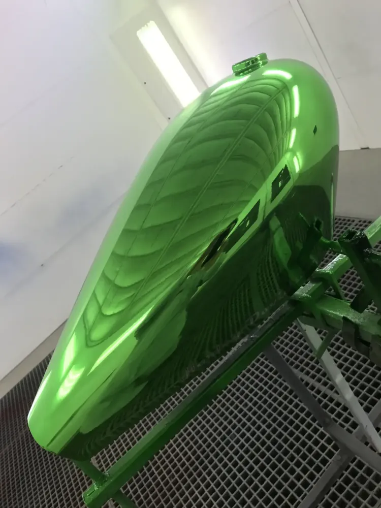 Harley – Chrome vert & lettrage déco (2)