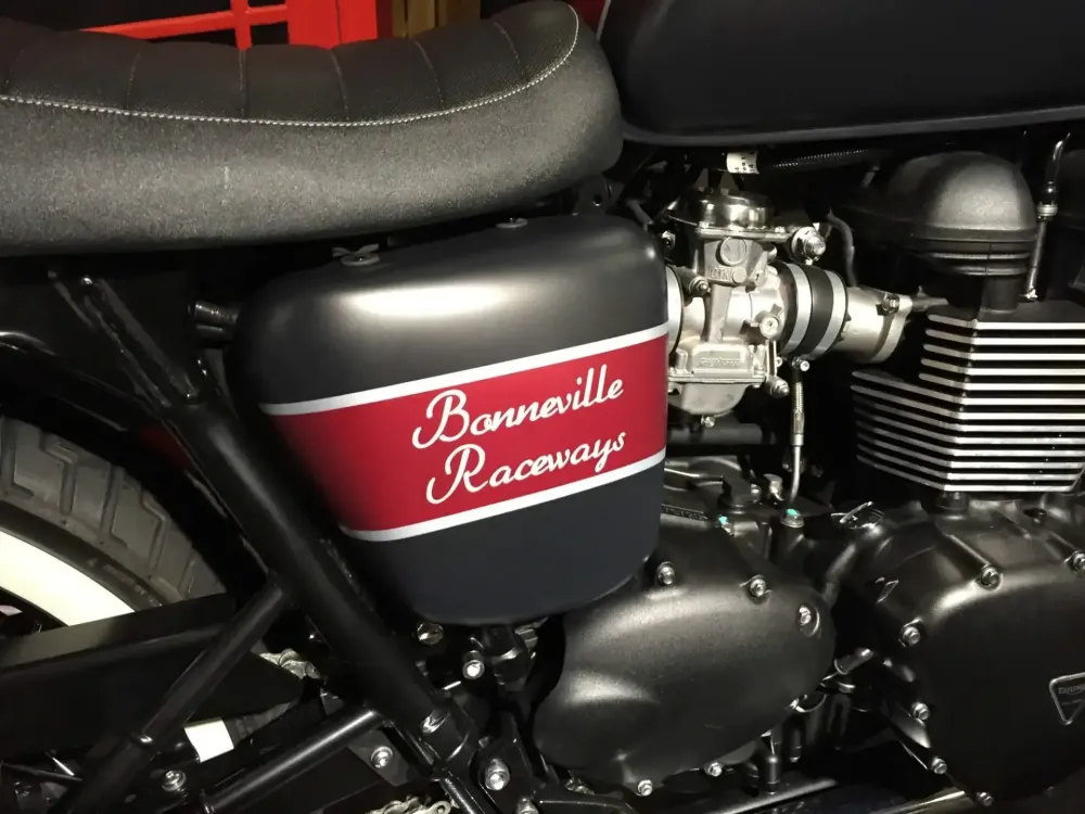 Triumph Bonneville – Déco Café Racer mate