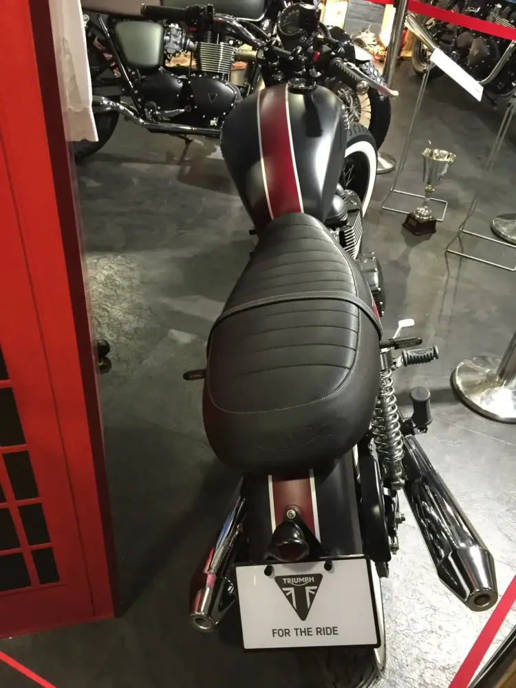 Triumph Bonneville – Déco Café Racer mate (12)