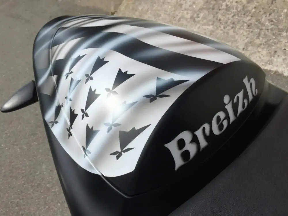 Buell « Bretagne » – Peinture aérographie, vernis mat (Nantes 44) (8)