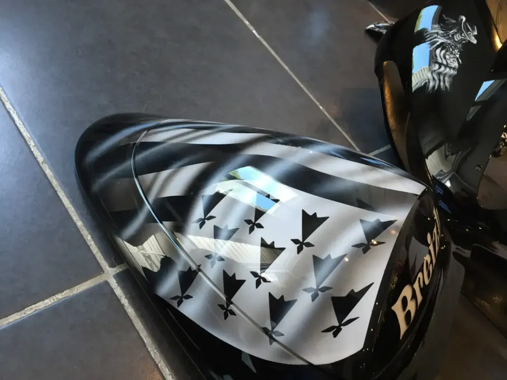 Buell « Bretagne » – Peinture aérographie, vernis mat (Nantes 44) (17)