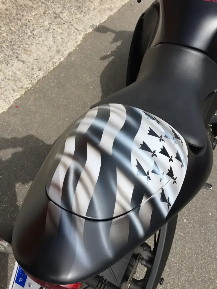 Buell « Bretagne » – Peinture aérographie, vernis mat (Nantes 44) (19)