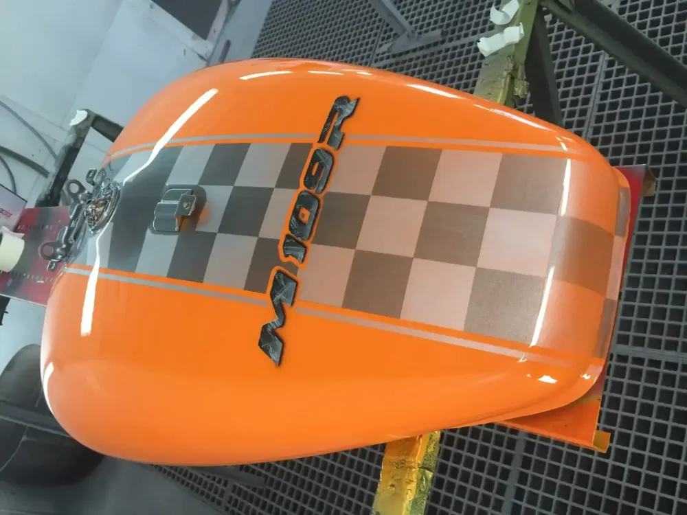 Suzuki Intruder Lamborghini – Peinture personnalisée (49)
