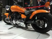Suzuki Intruder Lamborghini – Peinture personnalisée (54)