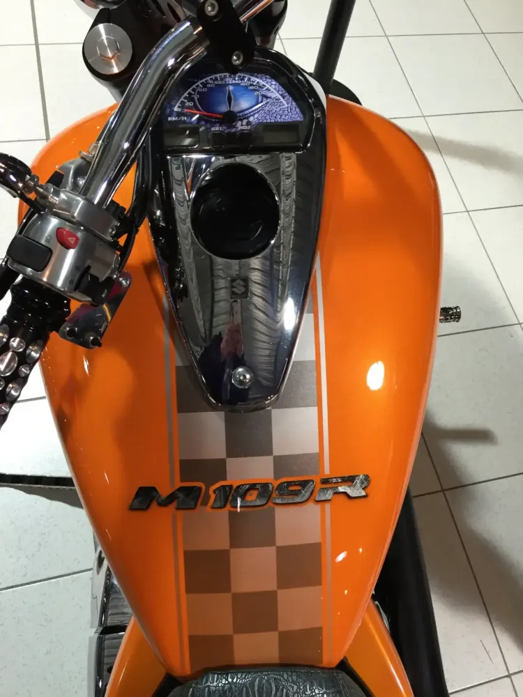 Suzuki Intruder Lamborghini – Peinture personnalisée (61)