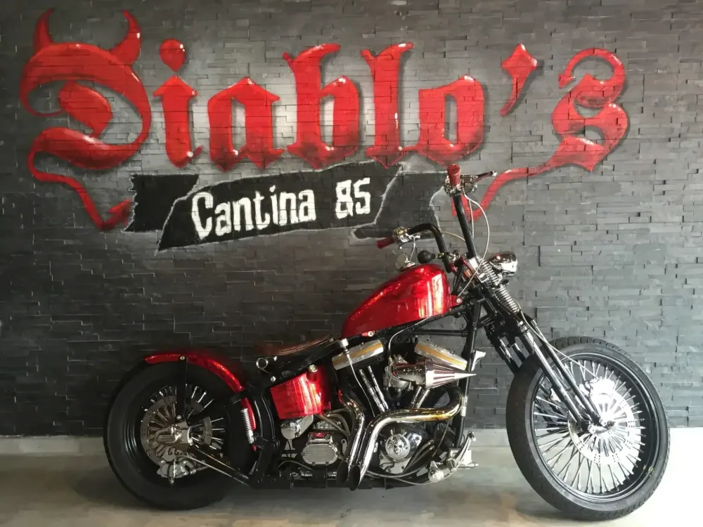 Harley – Metal flakes Candy Red, flammes True Fire