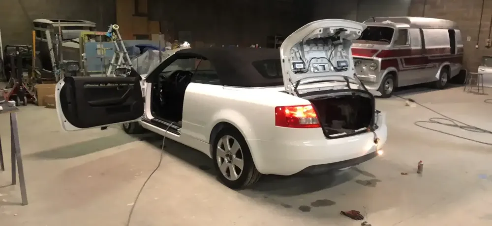 AUDI A4 CABRIOLET Réparation, changement d'aile arrière gauche , puis préparation complète pour changement de couleur en blanc opaque audi (2)