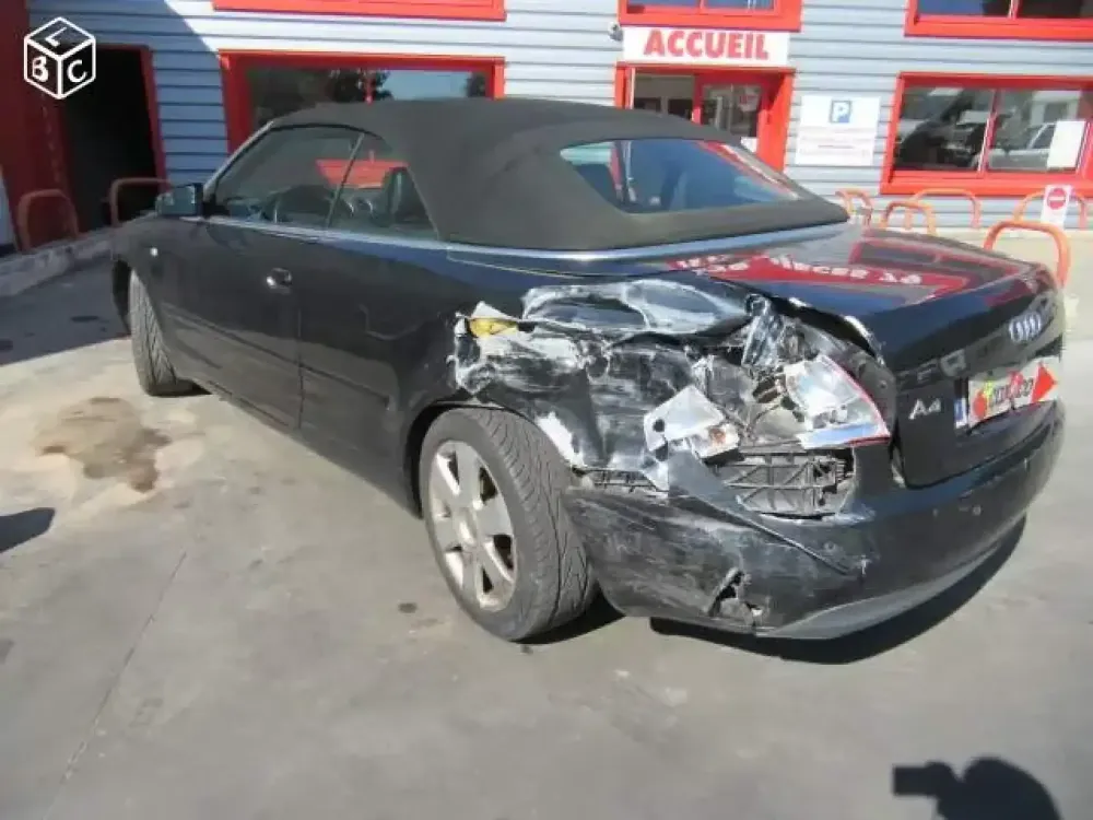 AUDI A4 CABRIOLET Réparation, changement d'aile arrière gauche , puis préparation complète pour changement de couleur en blanc opaque audi (7)