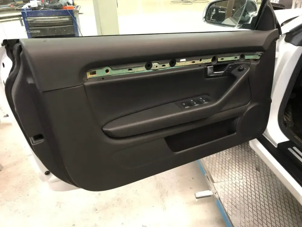 AUDI A4 CABRIOLET Réparation, changement d'aile arrière gauche , puis préparation complète pour changement de couleur en blanc opaque audi (8)