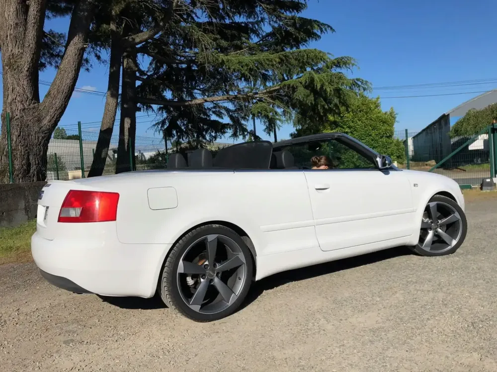 AUDI A4 CABRIOLET Réparation, changement d'aile arrière gauche , puis préparation complète pour changement de couleur en blanc opaque audi (12)