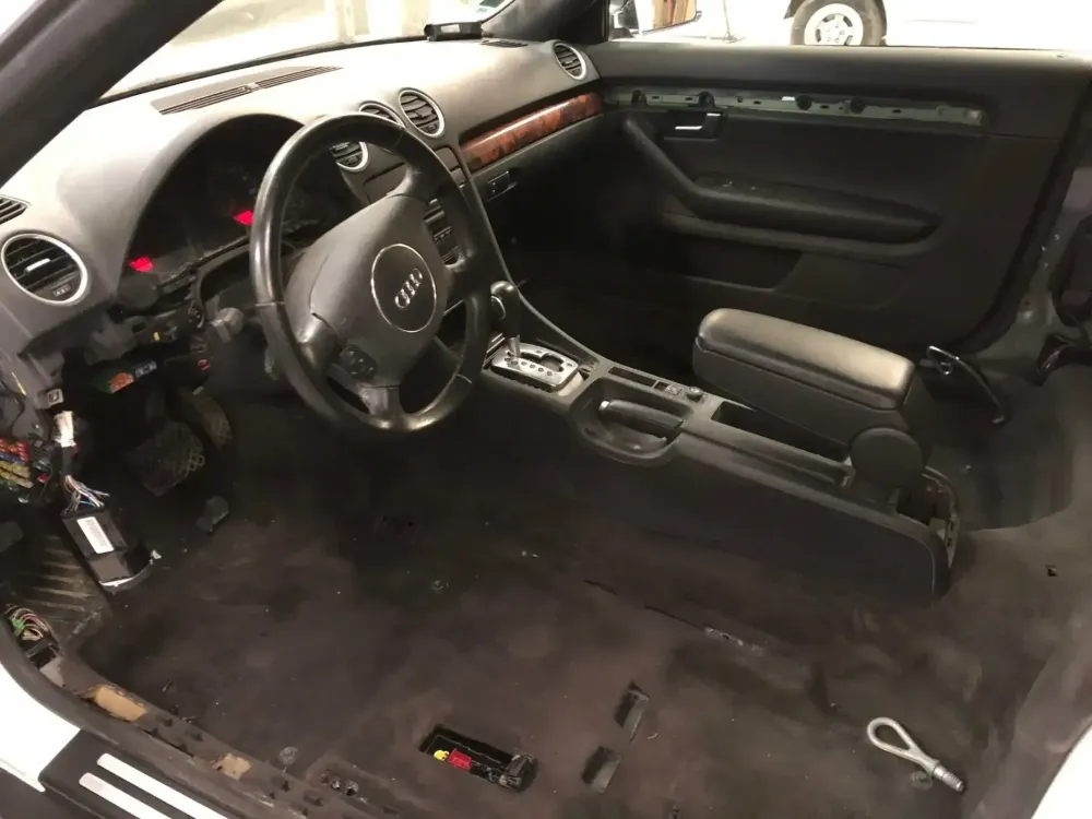 AUDI A4 CABRIOLET Réparation, changement d'aile arrière gauche , puis préparation complète pour changement de couleur en blanc opaque audi (19)