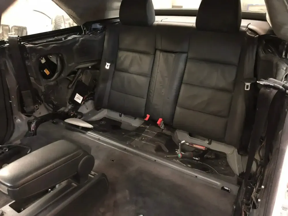 AUDI A4 CABRIOLET Réparation, changement d'aile arrière gauche , puis préparation complète pour changement de couleur en blanc opaque audi (23)