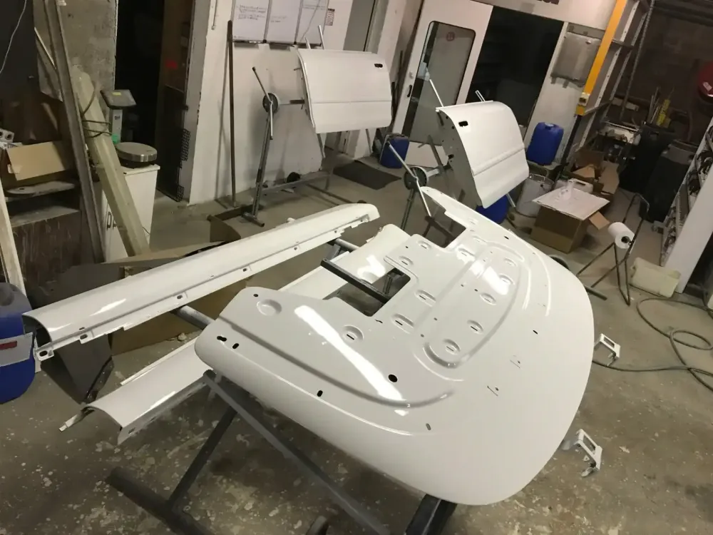 AUDI A4 CABRIOLET Réparation, changement d'aile arrière gauche , puis préparation complète pour changement de couleur en blanc opaque audi (31)