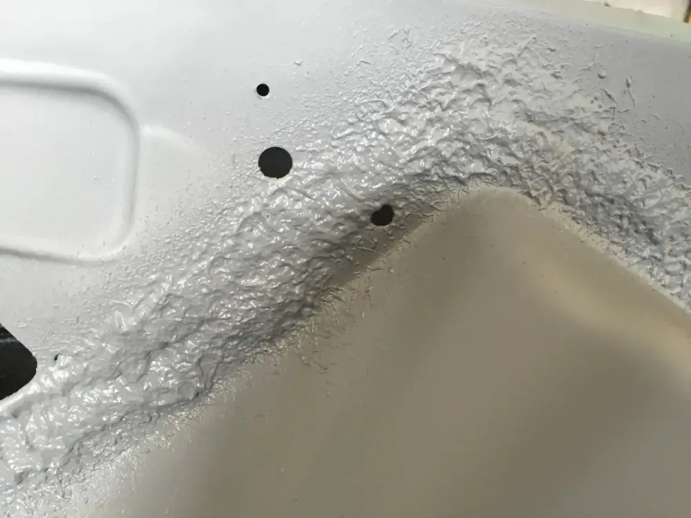 AUDI A4 CABRIOLET Réparation, changement d'aile arrière gauche , puis préparation complète pour changement de couleur en blanc opaque audi (33)