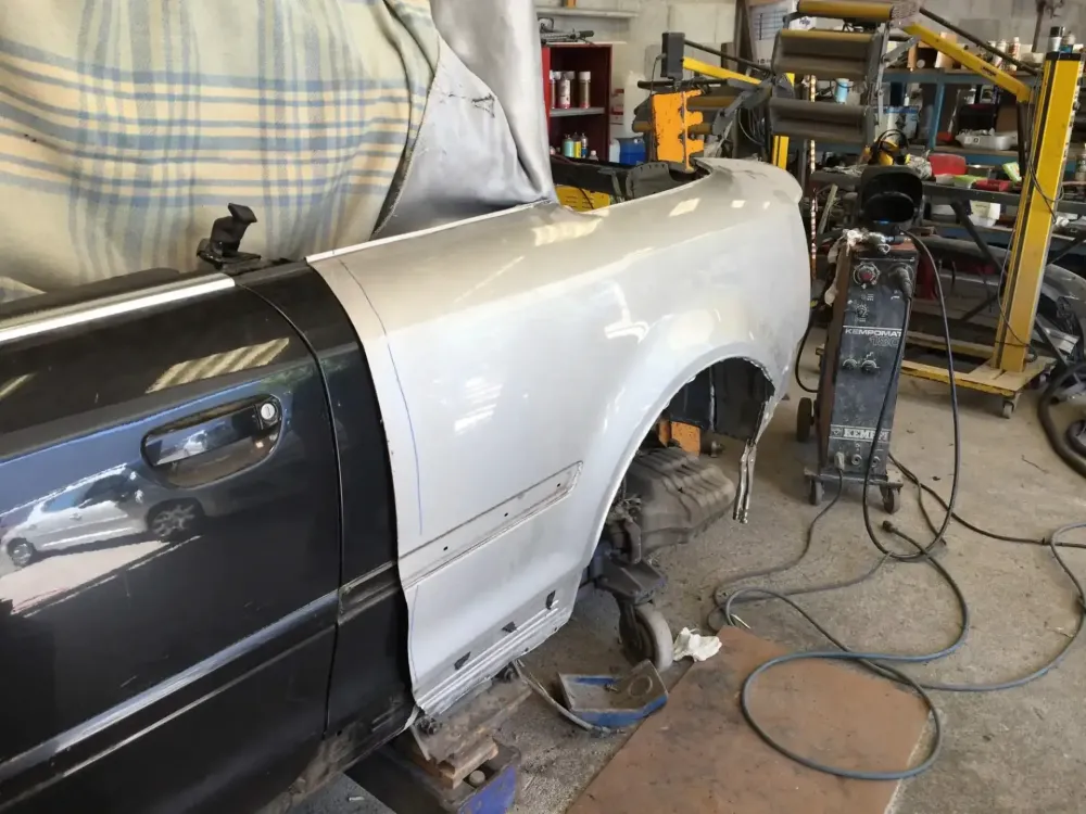 AUDI A4 CABRIOLET Réparation, changement d'aile arrière gauche , puis préparation complète pour changement de couleur en blanc opaque audi (36)