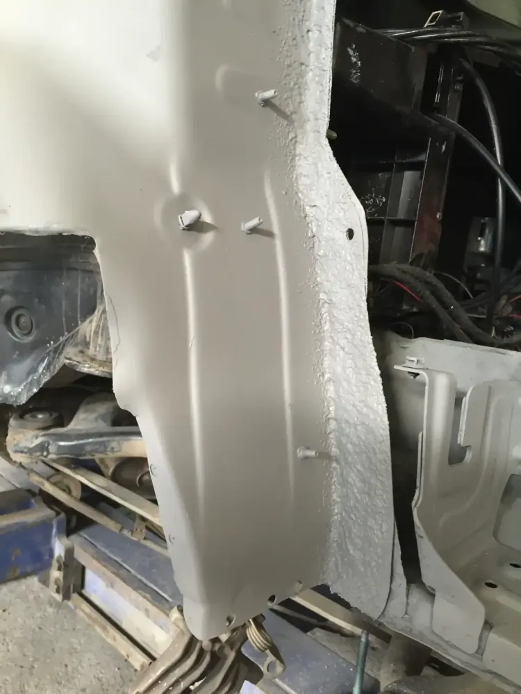 AUDI A4 CABRIOLET Réparation, changement d'aile arrière gauche , puis préparation complète pour changement de couleur en blanc opaque audi (46)