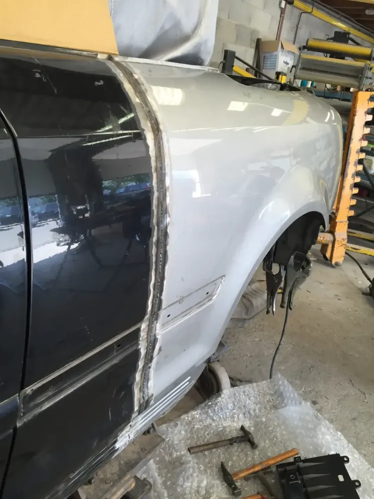 AUDI A4 CABRIOLET Réparation, changement d'aile arrière gauche , puis préparation complète pour changement de couleur en blanc opaque audi (49)