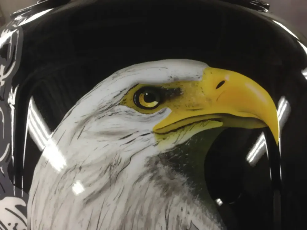 Harley V-Rod Muscle – Aérographie aigle & chaînes (4)