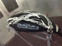 Harley V-Rod Muscle – Aérographie aigle & chaînes (6)