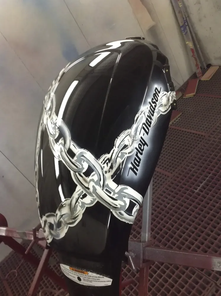 Harley V-Rod Muscle – Aérographie aigle & chaînes (15)