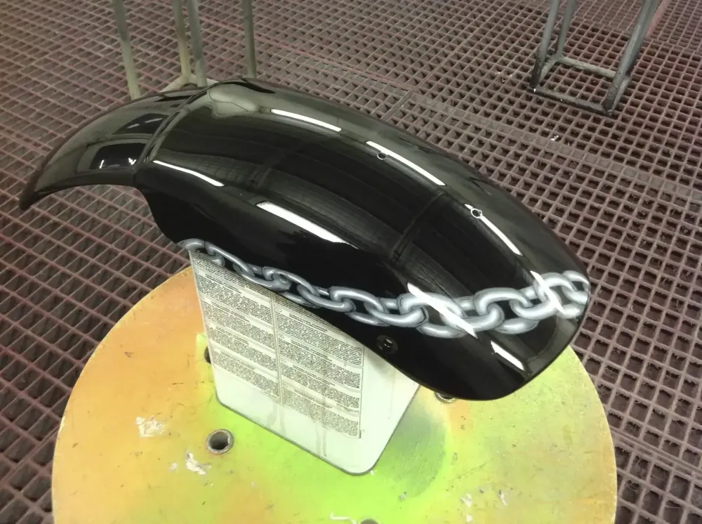 Harley V-Rod Muscle – Aérographie aigle & chaînes (1)