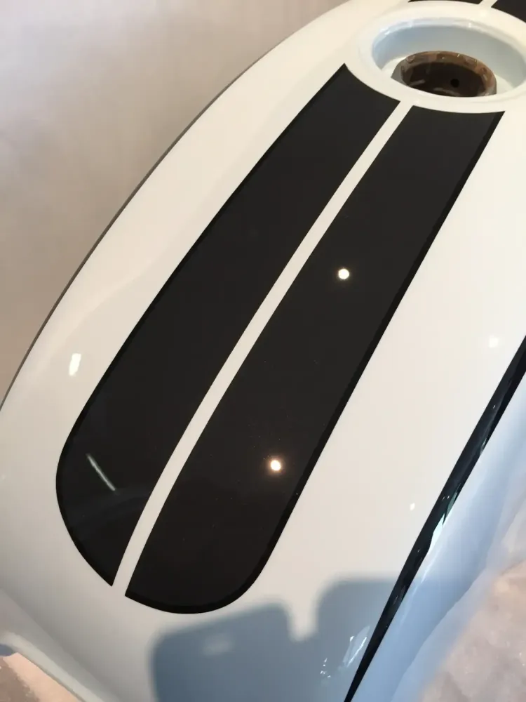 BMW Café Racer – Peinture réservoir, déco strip (Nantes 44) (7)