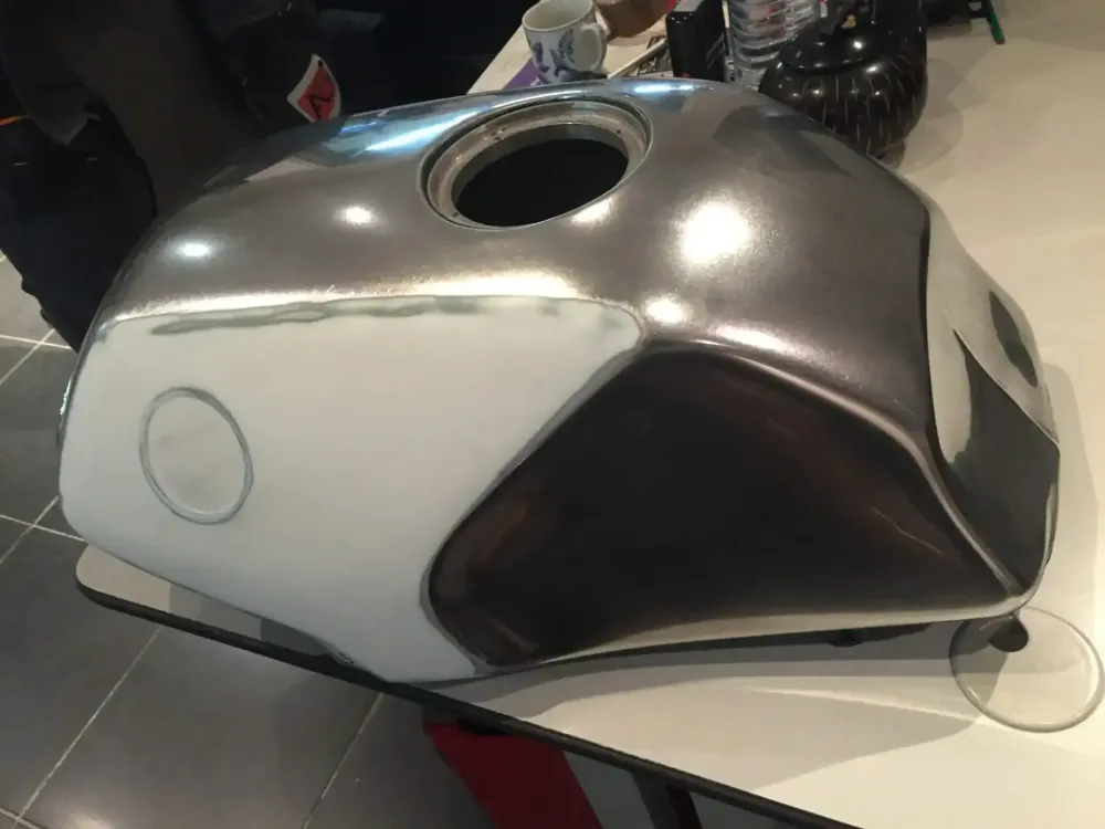 BMW Café Racer – Réservoir alu poly & déco (Nantes 44) (4)