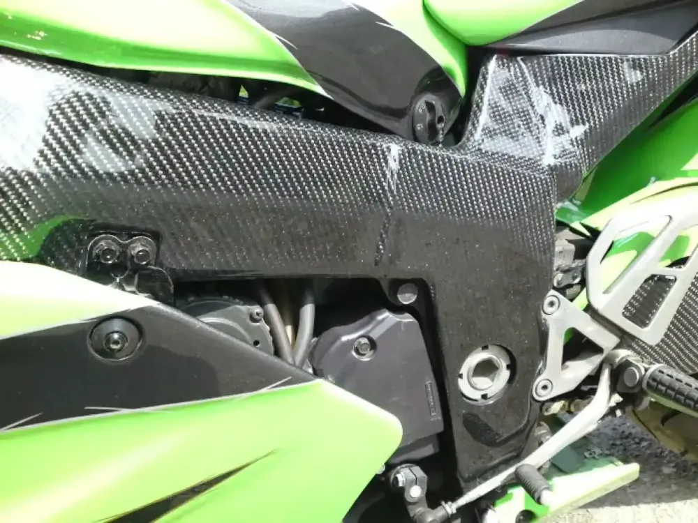 ZX7R châssis carbone fibre (18)
