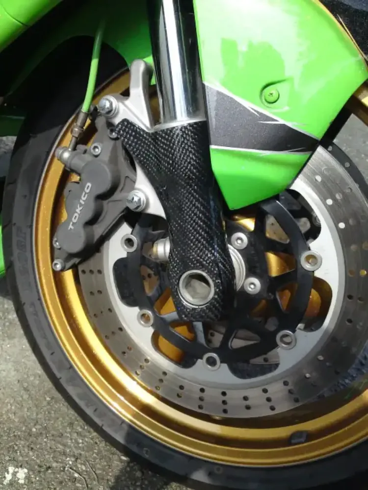 ZX7R châssis carbone fibre (14)