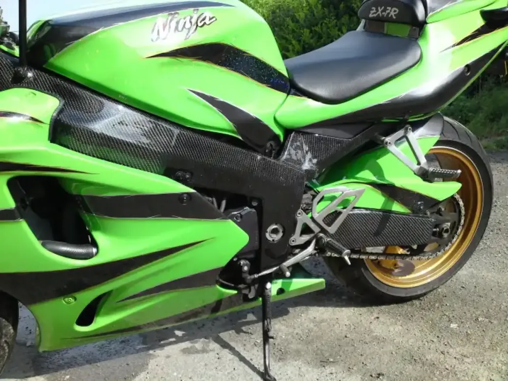 ZX7R châssis carbone fibre (6)