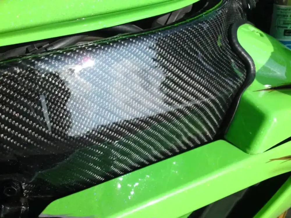ZX7R châssis carbone fibre (7)