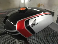 Honda Café Racer – Redressage réservoir & déco (1)