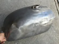 Honda Café Racer – Redressage réservoir & déco (3)