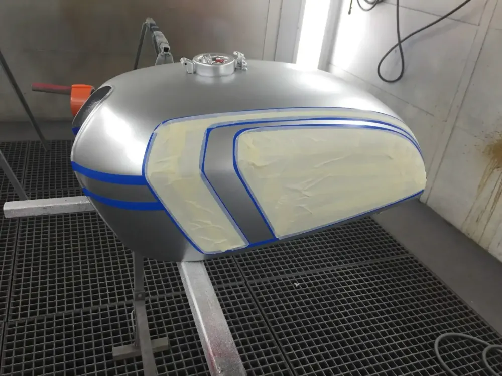 Honda Café Racer – Redressage réservoir & déco (5)