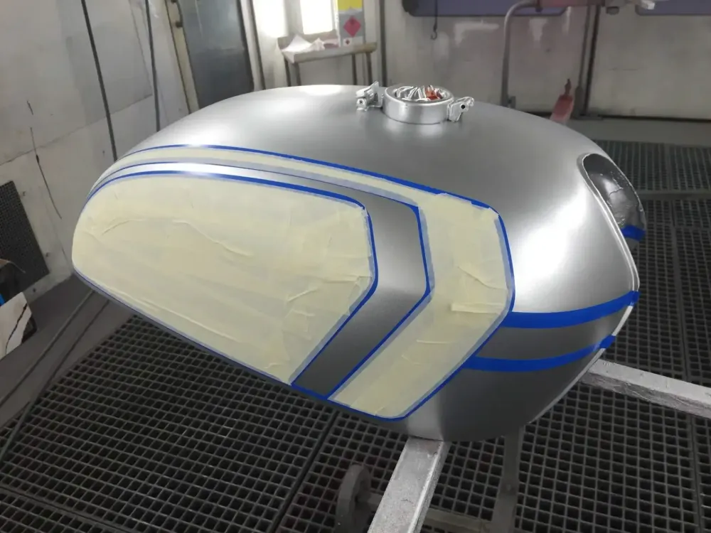 Honda Café Racer – Redressage réservoir & déco (6)