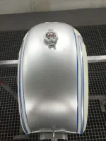 Honda Café Racer – Redressage réservoir & déco (9)