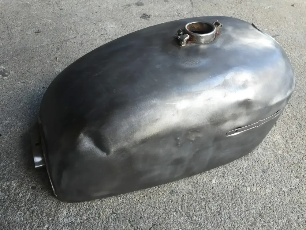 Honda Café Racer – Redressage réservoir & déco (10)