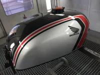 Honda Café Racer – Redressage réservoir & déco (12)