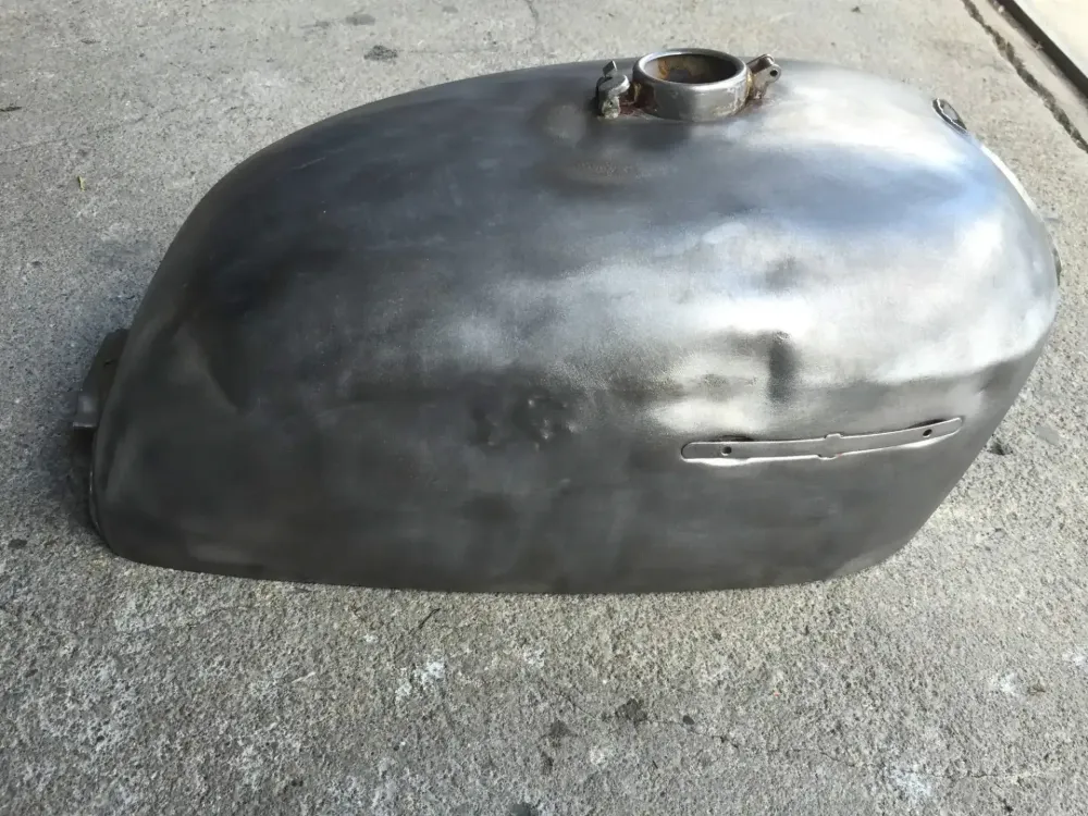 Honda Café Racer – Redressage réservoir & déco (15)