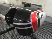 Honda Café Racer – Redressage réservoir & déco (16)