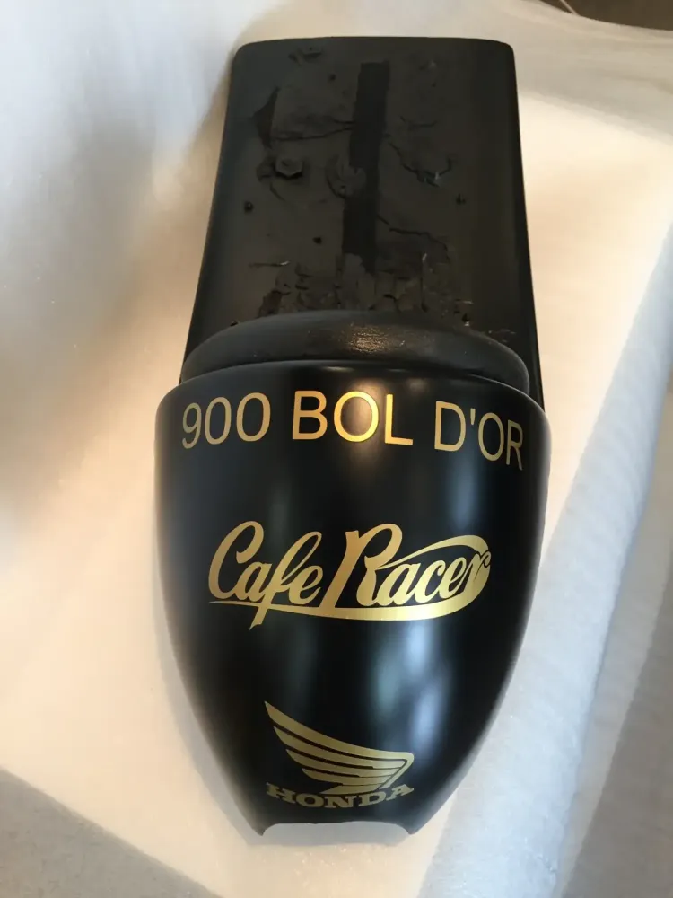 Honda Bol d’Or – Café Racer noir mat & or (5)