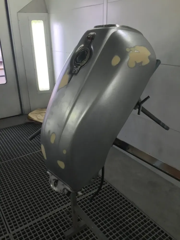 Honda Bol d’Or – Café Racer noir mat & or (6)