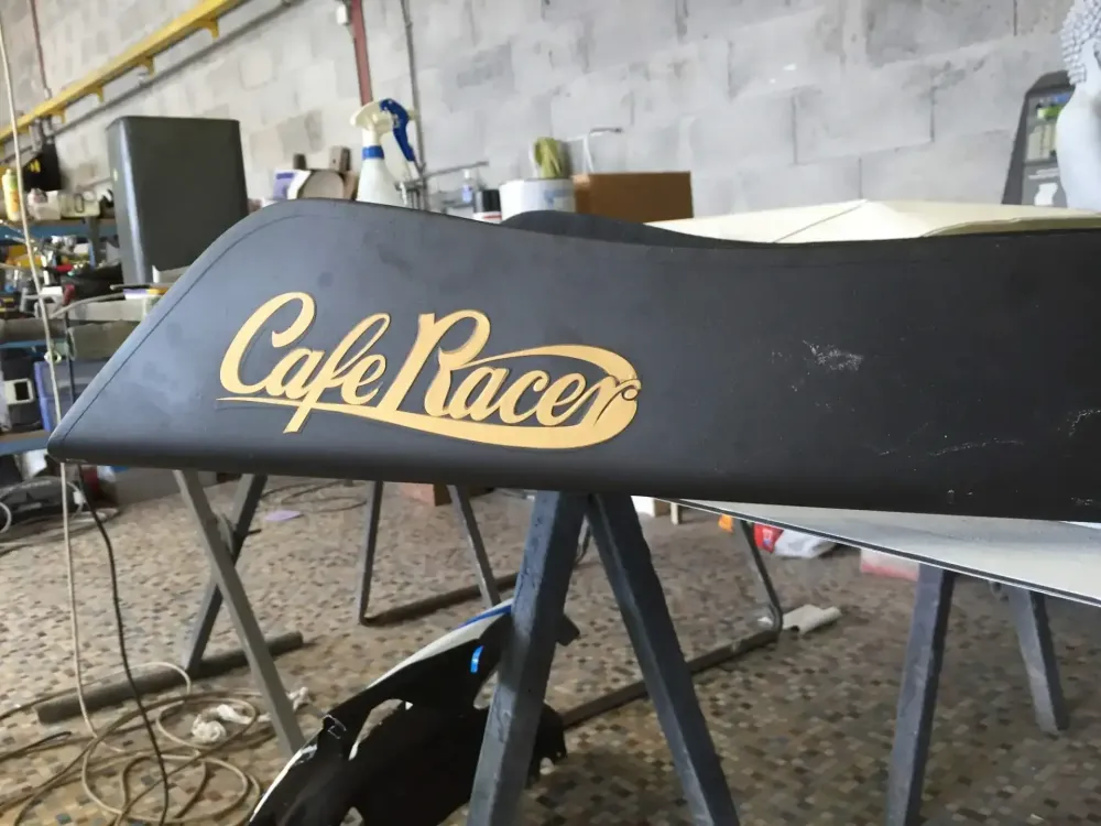 Honda Bol d’Or – Café Racer noir mat & or (7)