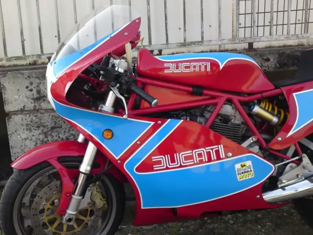 Ducati – Peinture Café Racer teinte d’origine (3)