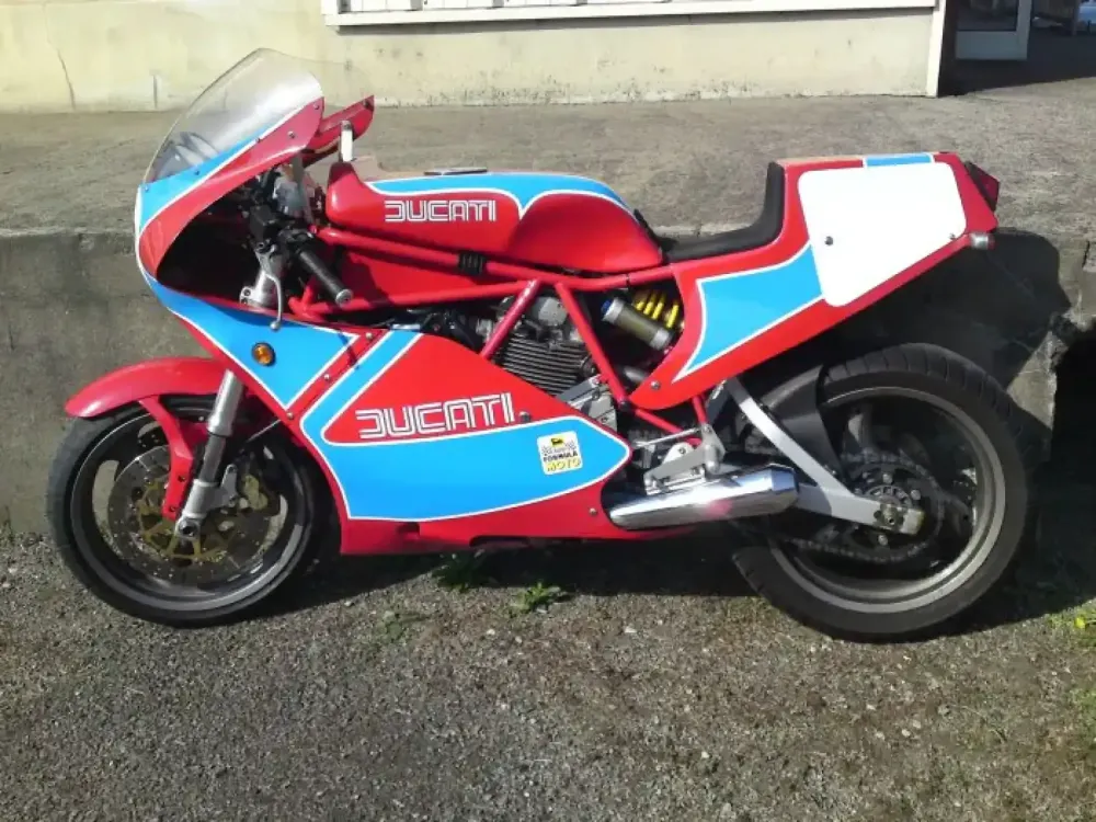 Ducati – Peinture Café Racer teinte d’origine (8)